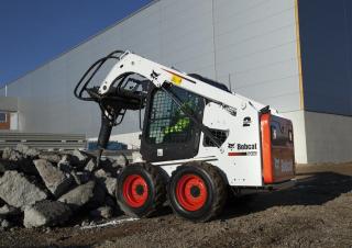 Csúszókormányzású rakodók Bobcat S450