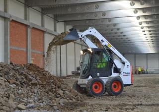 Csúszókormányzású rakodók Bobcat S450