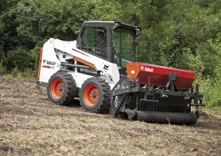 Csúszókormányzású rakodók Bobcat S550