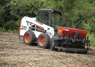 Csúszókormányzású rakodók Bobcat S550