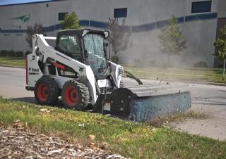Csúszókormányzású rakodók Bobcat S570