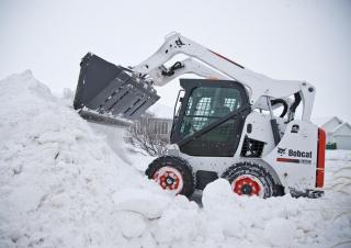 Csúszókormányzású rakodók Bobcat S570
