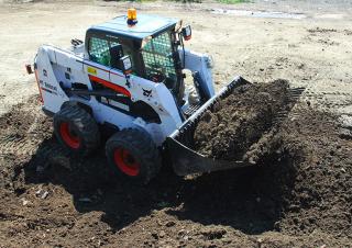 Csúszókormányzású rakodók Bobcat S630