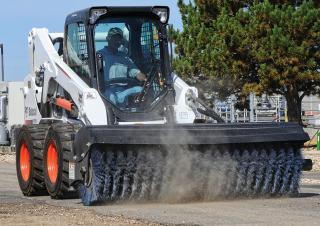 Csúszókormányzású rakodók Bobcat S650