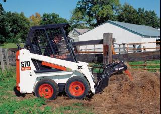 Csúszókormányzású rakodók Bobcat S70