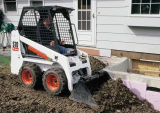 Csúszókormányzású rakodók Bobcat S70