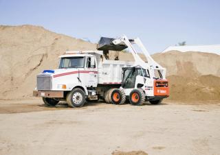 Csúszókormányzású rakodók Bobcat S850