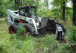 Csúszókormányzású rakodók Bobcat S850