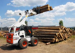 Csúszókormányzású rakodók Bobcat S850