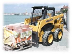 Csúszókormányzású rakodók Komatsu SK815-5