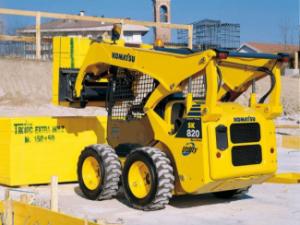 Csúszókormányzású rakodók Komatsu SK820-5