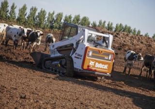 Csúszókormányzású rakodók Bobcat T590