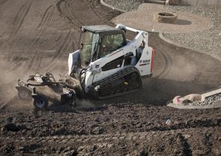 Csúszókormányzású rakodók Bobcat T590