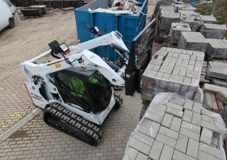 Csúszókormányzású rakodók Bobcat T590