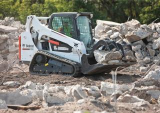 Csúszókormányzású rakodók Bobcat T590