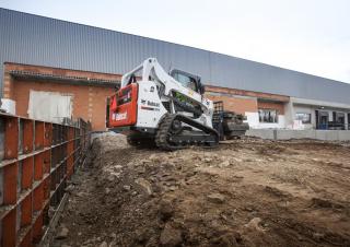 Csúszókormányzású rakodók Bobcat T590