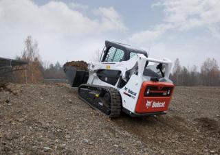 Csúszókormányzású rakodók Bobcat T590