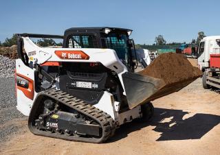 Csúszókormányzású rakodók Bobcat T66