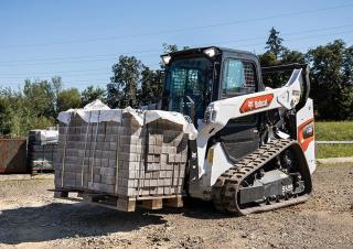 Csúszókormányzású rakodók Bobcat T66