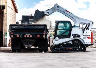 Csúszókormányzású rakodók Bobcat T870