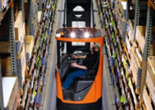 Oldaltöltős targoncák Elektromos oldalvilás taroncák BT VRE 125