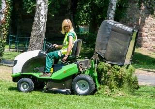 Fűnyíró és kertitraktorok Etesia HYDRO 100 III