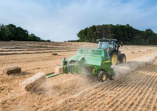 Fűnyíró és kertitraktorok John Deere S160 