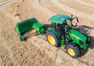 Fűnyíró és kertitraktorok John Deere S180 