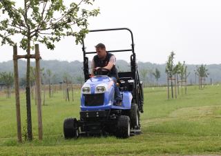 Fűnyíró és kertitraktorok Iseki SXG 326