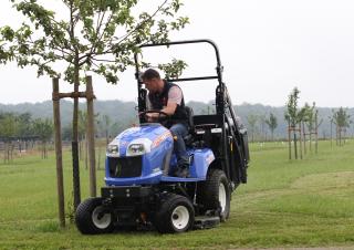 Fűnyíró és kertitraktorok Iseki SXG 326