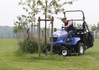Fűnyíró és kertitraktorok Iseki SXG 326