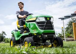 Fűnyíró és kertitraktorok John Deere X370