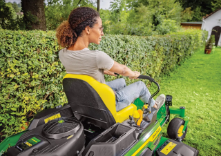 Fűnyíró és kertitraktorok John Deere Z315E 