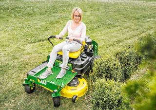 Fűnyíró és kertitraktorok John Deere Z335E