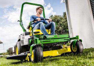 Fűnyíró és kertitraktorok John Deere Z530M