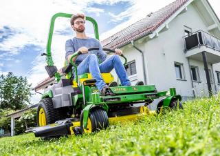 Fűnyíró és kertitraktorok John Deere Z545R