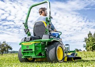 Fűnyíró és kertitraktorok John Deere Z545R