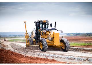 Gréderek Caterpillar 140M AWD