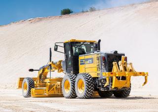 Gréderek Komatsu GD675-7E0