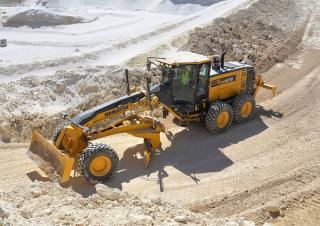 Gréderek Komatsu GD675-7E0