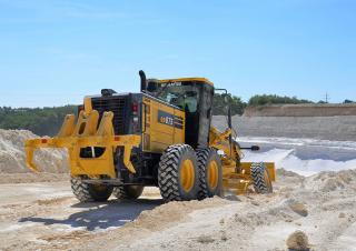Gréderek Komatsu GD675-7E0