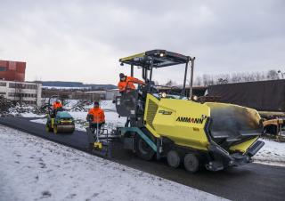 Gumikerekes finiserek Ammann AFW 400-3