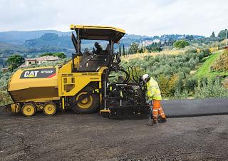 Gumikerekes finiserek Caterpillar AP500F
