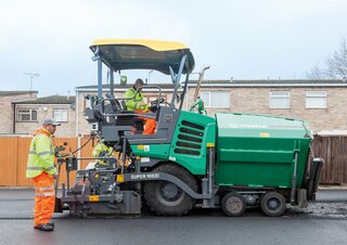 Gumikerekes finiserek Vögele Super 1003i