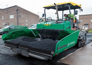 Gumikerekes finiserek Vögele Super 1003i