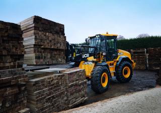 Gumikerekes homlokrakodók JCB 417 HT
