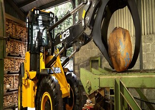 Gumikerekes homlokrakodók JCB 417 HT