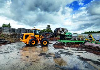 Gumikerekes homlokrakodók JCB 427 HT