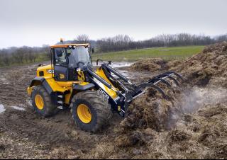 Gumikerekes homlokrakodók JCB 435S