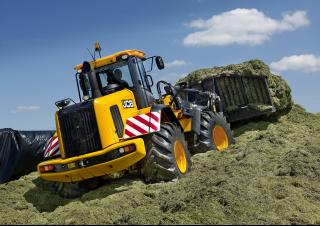 Gumikerekes homlokrakodók JCB 435S